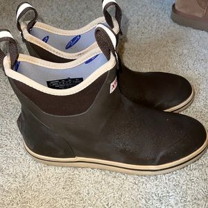 Xtratuff boots womens size 8